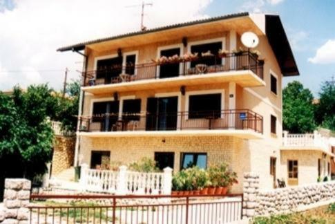 Villa Nina 诺维·维诺多尔斯基 外观 照片